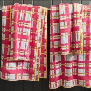 New Without Tags GreenRow Colorful Plaid Towel Set  - Excellent Condition